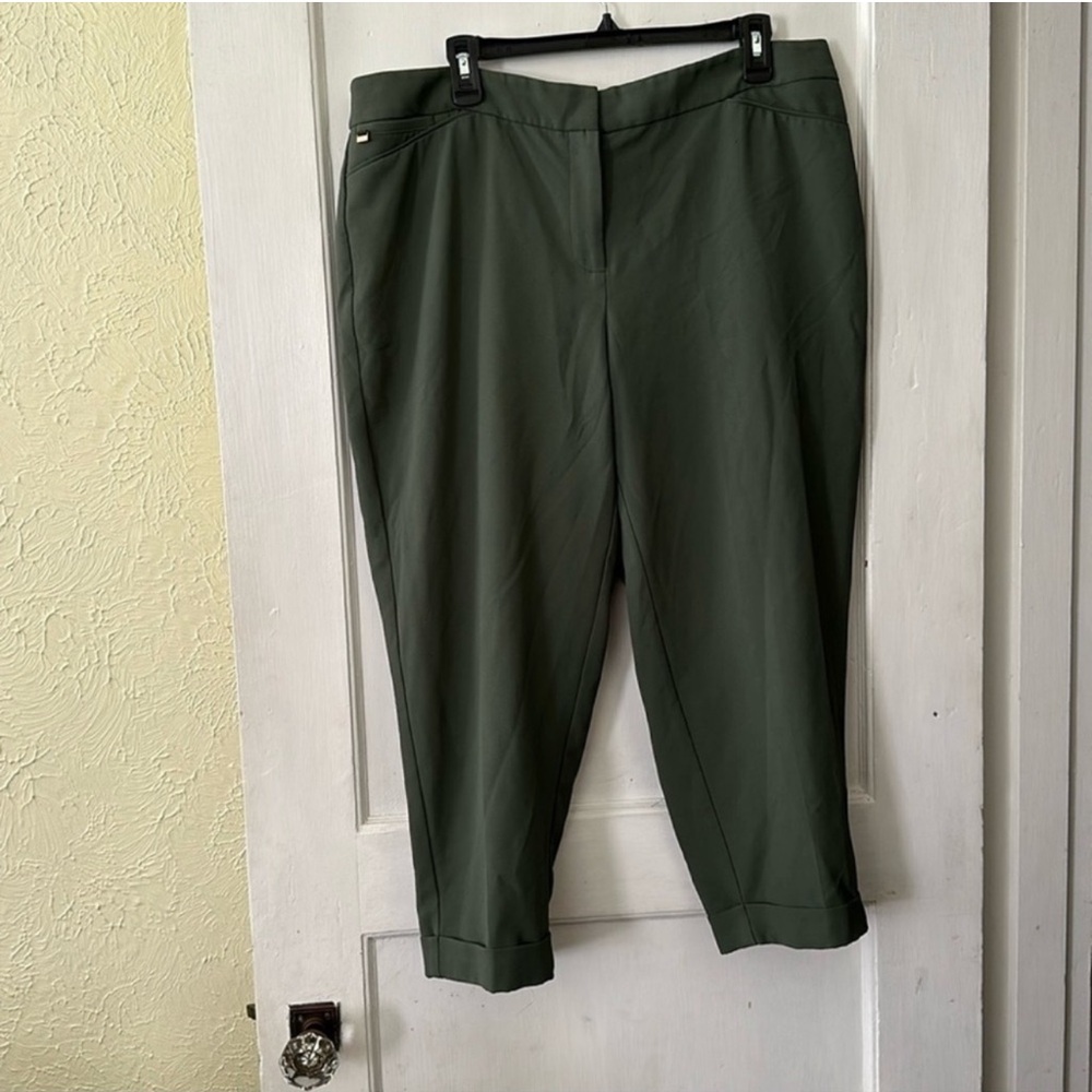 White House Black Market Green Crop Leg Trouser Pants